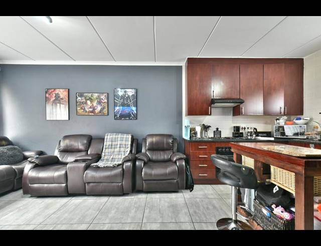 3 BEDROOM TOWNHOUSE FOR SALE IN WILGEHEUWEL